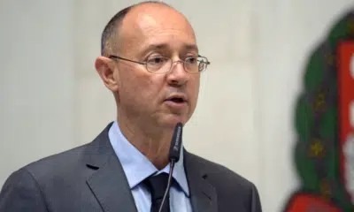 Deputado Fiorilo Aponta Riscos de R$218 Milhões em Investimentos no Banco Master