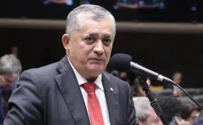 José Guimarães minimiza escândalo Master e defende atuação do BC e PF