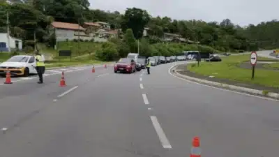 Serra Mogi-Bertioga Interrompida: Chuvas Causam Impacto no Litoral Paulista