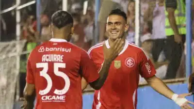 Internacional goleia por 4 a 0 e lidera o Campeonato Gaúcho com atuação dominante