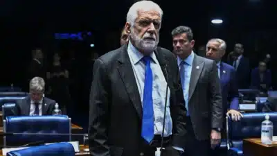 Jaques Wagner Declara Tranquilidade e Nega Envolvimento em Caso do Banco Master