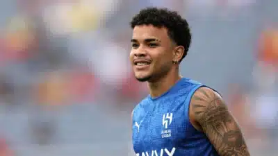 Corinthians fecha com atacante Kaio César do Al-Hilal e desembarca no Brasil