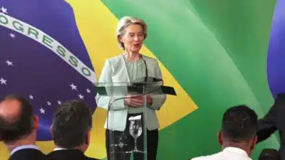 Ursula von der Leyen e Lula selam acordo estratégico Brasil-UE para minerais