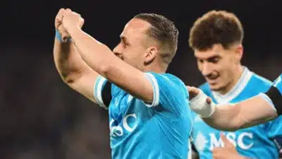 Napoli vence Sassuolo em casa e reacende esperanças na Serie A!