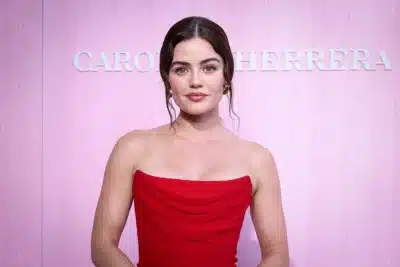Lucy Hale fala abertamente sobre superação após luta contra dependência