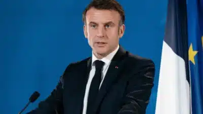 Macron denuncia tensão diplomática e ameaças tarifárias de Trump sobre Groenlândia