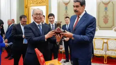 Nicolás Maduro recebe enviado chinês em Caracas e Trump anuncia operação militar