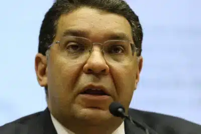 Secretário do Tesouro Apresenta Análise Crítica da Economia Brasileira e Desafios Futuros