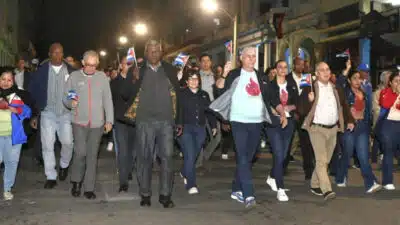 Miguel Díaz-Canel lidera marcha em Havana contra declarações de Trump sobre Cuba