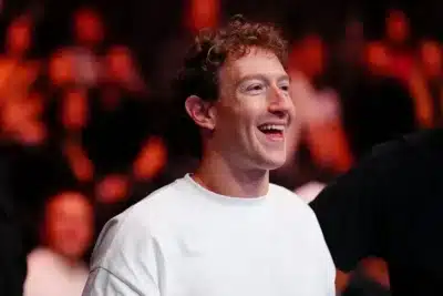 Zuckerberg Detona: Meta Vê Fortuna Explodir com Lucros Recordes em 2025!