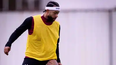 Memphis Depay avança na recuperação muscular após retorno ao Corinthians