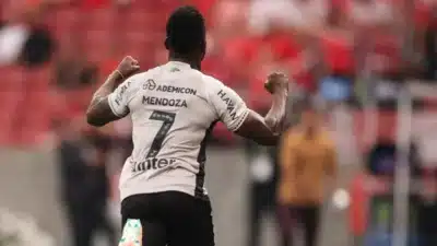 Athletico-PR vence Internacional por 1 a 0 com gol de Mendoza e lance anulado!