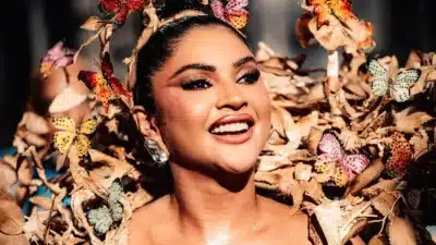 Rainha de Bateria Revoluciona Sapucaí com Fantasia Inusitada em Homenagem a Carolina Maria de Jesus