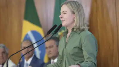 Gleisi Declara: Governo Federal Não Envolveu Banco Master em Investigação