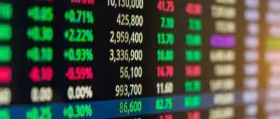 Ibovespa sobe 0,49&percnt; com destaque da Petrobras e Dólar estável