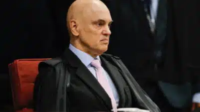 Alexandre de Moraes Suspende Investigação do CFM Sobre Atendimento a Bolsonaro