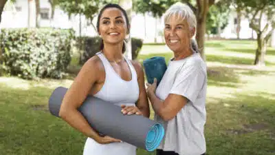 Exercício físico reduz ansiedade e melhora saúde em mulheres na pós-menopausa