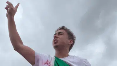 Deputado Nikolas lidera marcha de protesto em Brasília contra 8 de Janeiro