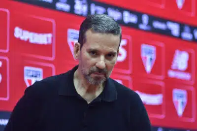 Olten Ayres defende mudança no quórum para impeachment de Casares em SP