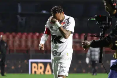 Pai de Neymar revela crise emocional do filho após lesão e pressão da mídia