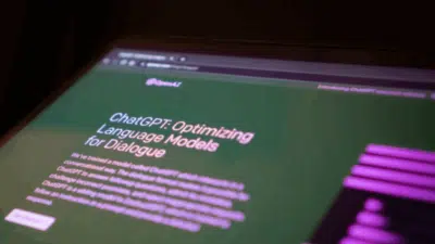 OpenAI testa anúncios em ChatGPT Go e planos Plus, Pro e Enterprise