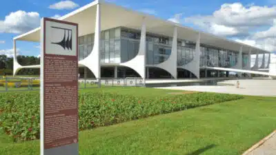 UOL investiga visitas de lobistas ao Planalto com apoio de amigo de Lula