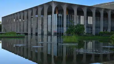 Lula Busca Diálogo com Maduro e EUA para Estabilizar Venezuela