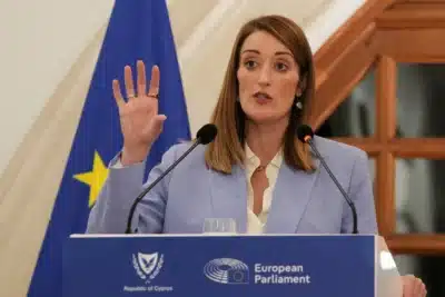 UE e EUA retomam negociações de acordo comercial com Trump e Groenlândia