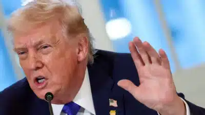 Trump Reafirma Exigência sobre Groenlândia e Questiona Prêmio Nobel