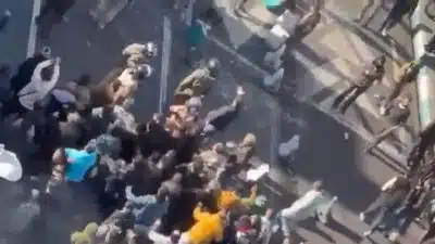 Protestos em Massa no Irã Exacerbam Crise Econômica e Reações Internacionais