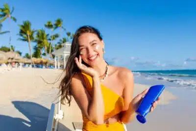 Especialista alerta: erros na proteção solar aumentam risco de danos à pele