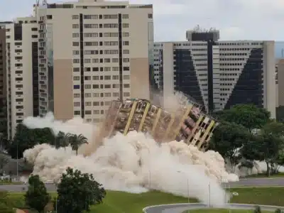Implosão do Torre Palace Hotel em Brasília: fim de era e futuro incerto