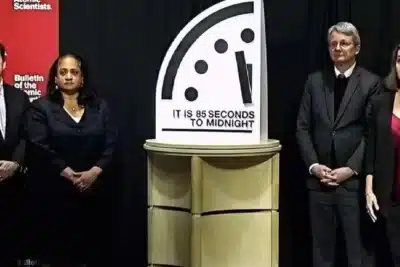Relógio do Juízo Final aponta 85 segundos para a meia-noite: alerta global!