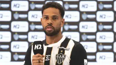 Atlético-MG investiga Lucas Torreira após conversa com Renan Lodi