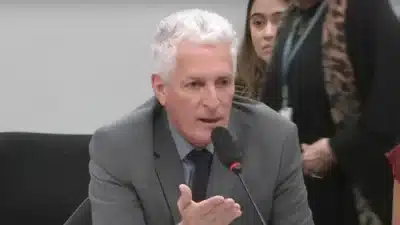 Deputado do PT-MG Reage à Crise de Bolsonaro Após Incidente na PF