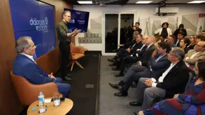 Romeu Zema critica divisão na direita e defende expansão do voto na presidência