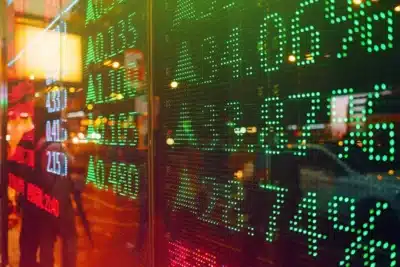 Ibovespa busca recorde com petróleo e Trump em foco internacional