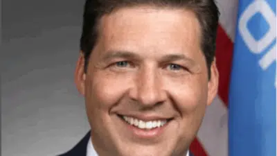 Senador Jett critica Moraes e acusa STF de “punição extrajudicial” a Bolsonaro