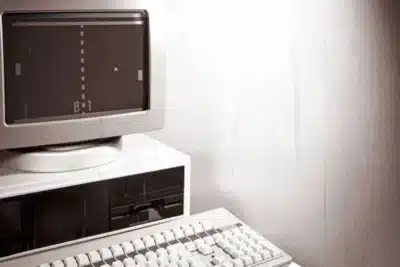 BOL vs UOL: A Disputa que Moldou a Internet no Brasil nos Anos 2000