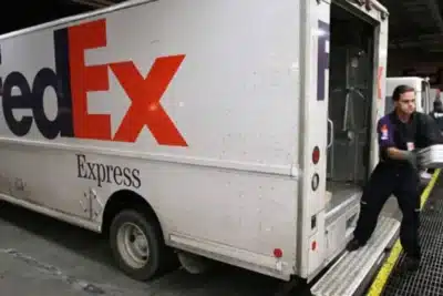 FedEx anuncia reestruturação no Brasil: fim das coletas domésticas e foco em remessas internacionais