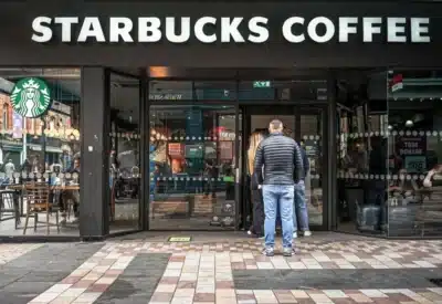 Starbucks: Crescimento nas Vendas, Desafios Operacionais e Perspectivas Globais