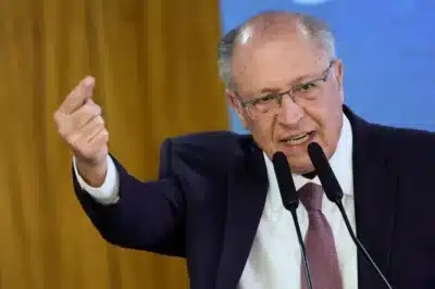 Alckmin anuncia investimento de R$ 10 bilhões para renovar frota de caminhões