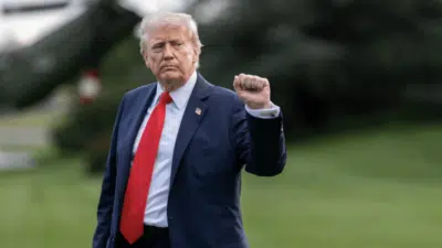 Presidente dos EUA Ignora Direito Internacional em Ameaças à Venezuela e Groenlândia