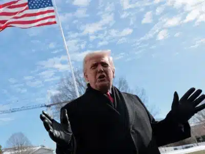 Trump Aposta em Warsh para o Federal Reserve: Nomeação Desperta Controvérsia!