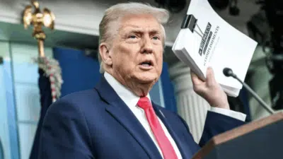 Trump acusa Canadá de parceria com China e critica Mark Carney em Davos