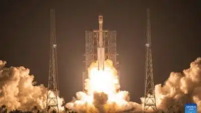 China quebra recorde com 73 lançamentos espaciais em 2025 e rivaliza com SpaceX