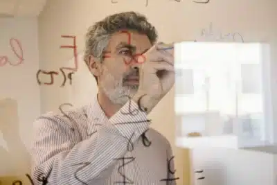 Yoshua Bengio: “Seja um Ser Humano Incrível” e o Futuro do Trabalho Revelado!