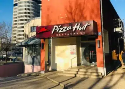 Pizza Hut em Crise: Redução Drástica de Operações e Futuro da Marca em Risco!