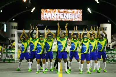 Escolas de Samba Evitam Futebol em 2026: Estratégia e Riscos no Carnaval!