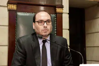 Carlos Bolsonaro Ignora Flávio e Aposta em Santa Catarina: Drama no PL!